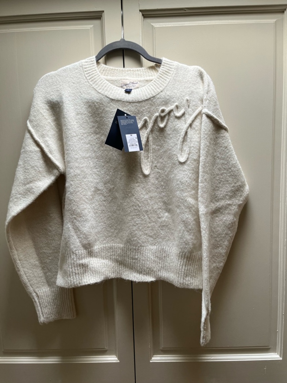 New with Tags Universal Thread Women’s Cream Crewneck Sweater. - Picture 2 of 4